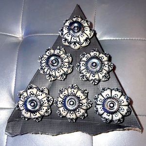 6-Pack Black & White Decorative Drawer Knobs.